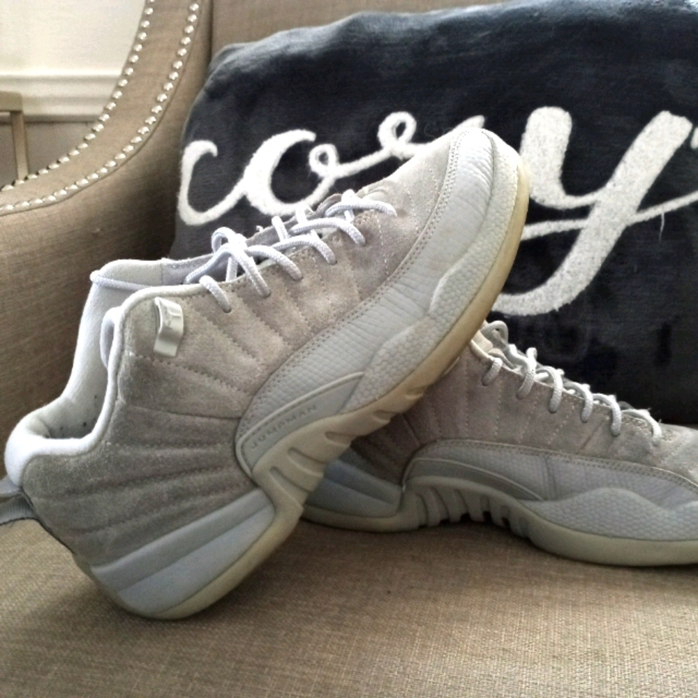 Jordan 12 low gray wolf